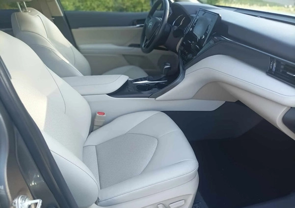 Toyota Camry cena 125900 przebieg: 69500, rok produkcji 2021 z Łódź małe 121